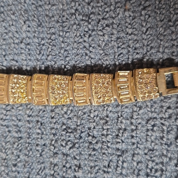 Geneva #020 Ladies Quartz Watch with Crystals - Picture 4 of 5